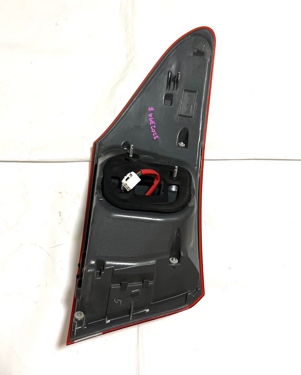 美品 後期 LS460 LS600h 外側 右 テールランプ 運転席側 koito 50-130