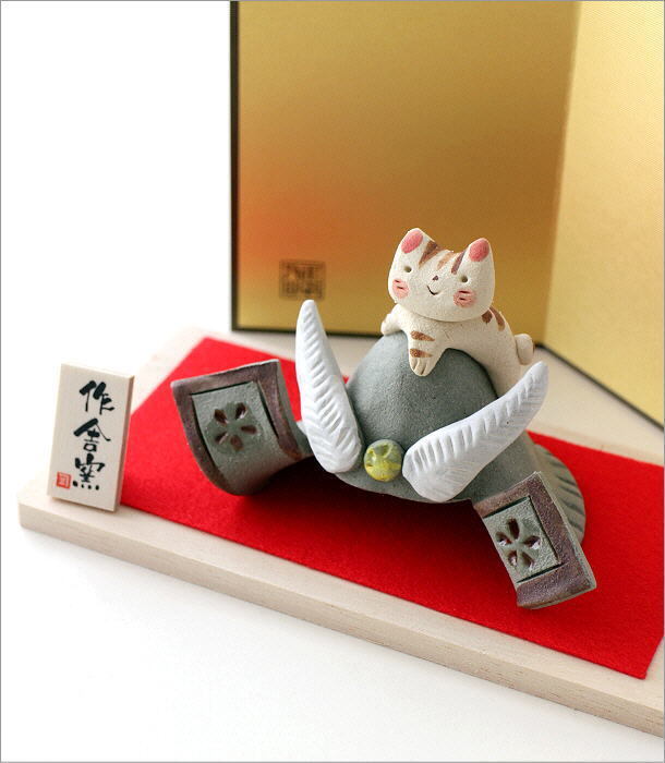 五月人形 コンパクト 陶器 おしゃれ 置物 オブジェ 兜 兜飾り ねこ 猫 かわいい こどもの日 子供の日 小物 インテリア 日本製 兜ねこ飾り_画像2