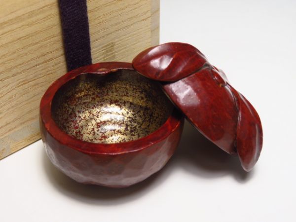21947/▲鎌倉彫 椿の実形香合 箱付 木製漆器 香道具 茶道具
