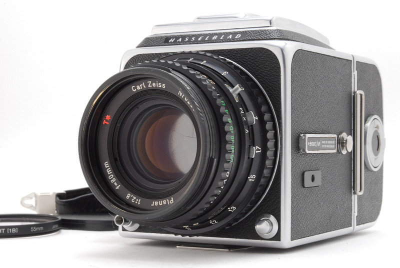 公式の  HASSELBLAD ★500C/M Planar 80mm f2.8、A12 フィルムカメラ