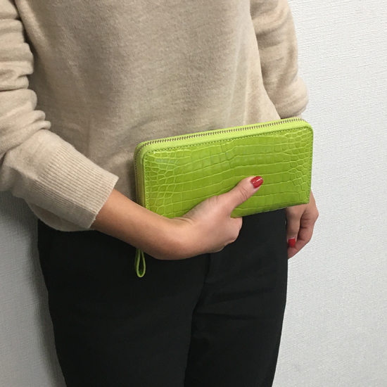 新品 シャイニング クロコダイル ラウンドファスナー ライムグリーン