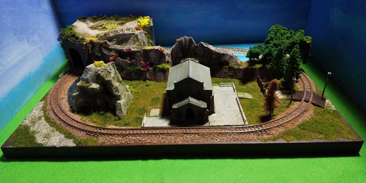 Nゲージ/ミニレイアウト《古びた教会駅〜海を渡る線路》Op. Nゲージ/ミニレイアウト《古びた教会駅〜海を渡る線路》Op.