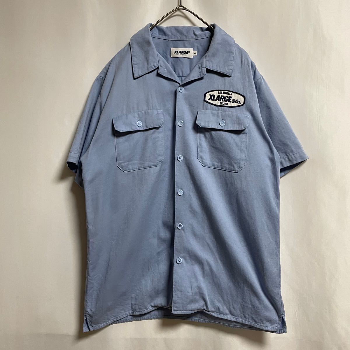 XLARGE 半袖開襟シャツ　ワークシャツ　ワッペン　刺繍　デカロゴ　くすみブルー　ストリート　エクストララージ　バックプリント