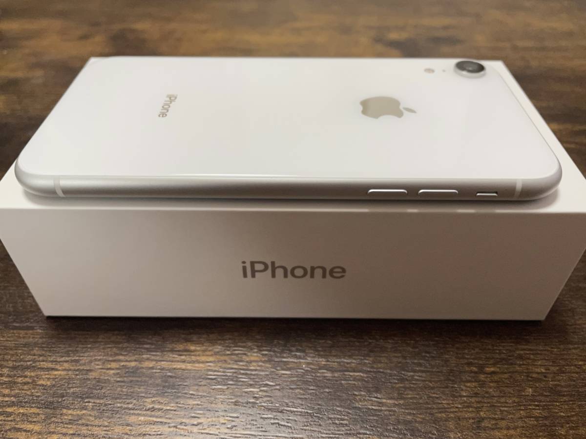 iPhone XR 64GB ホワイト 品 付属品未使用 送料込 SIMフリー Apple