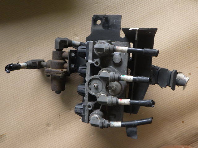 r472-53 * Nissan UDto Lux k on air valve relay valve(bulb) MPRV-350NS 45180-NA03A GK5XAB 80-15