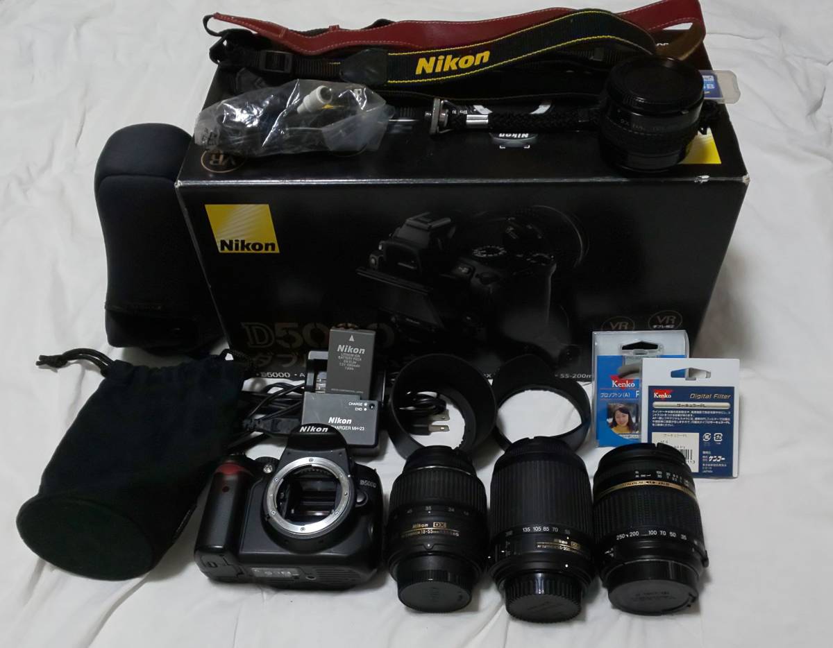 14960円 流行 Nikon D5000 レンズ２本セット カバン付き ダブル ズームキット