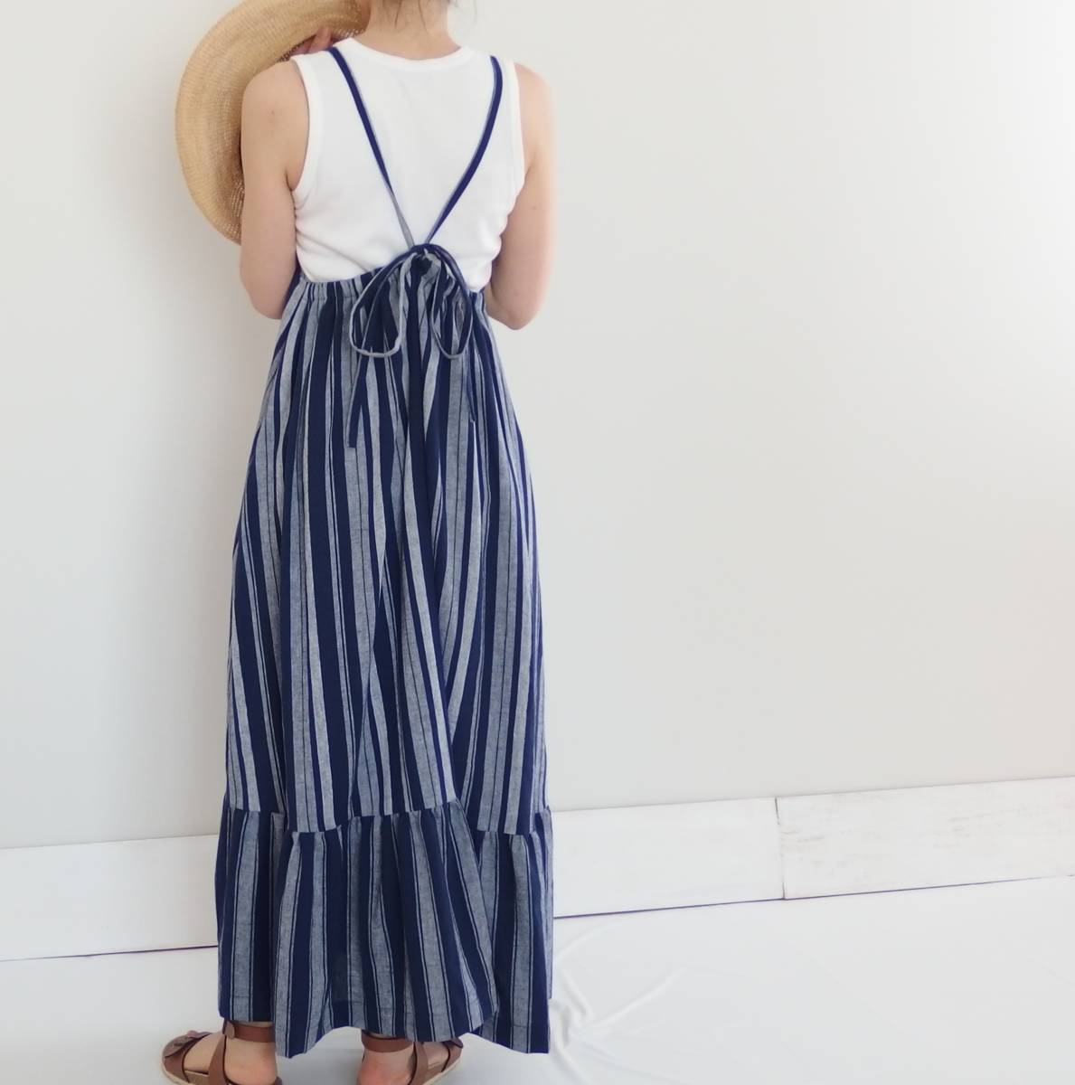 ◎　Handmade 　コットン・ストライプ　ロング　スリップドレス　サマードレス　キャミワンピース　色×ネイビーブルー_後ろはゴム、肩ひもで着丈調節します。