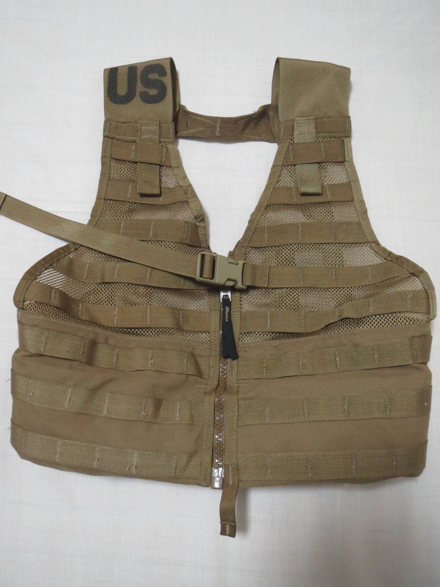 実物 アメリカ海兵隊 USMC モールⅡ キャリング ベスト MOLLE CARRYNG BEST カラビナ付　NO1_画像1