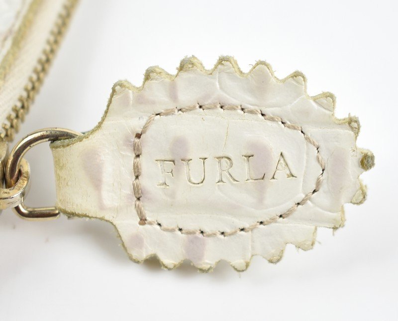 FURLA/フルラ　クロコ型押しポーチ　カラー：ホワイト 20n03_画像3