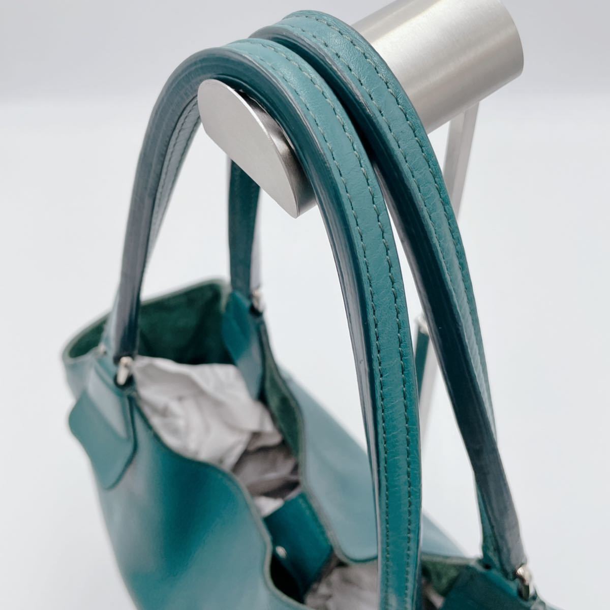 【極美品】 HIROFU ヒロフ ショルダーバッグ ターコイズブルー ハンドバッグ 肩掛け 青緑 ロゴ型押し レザー 本革 ブルー バッグ