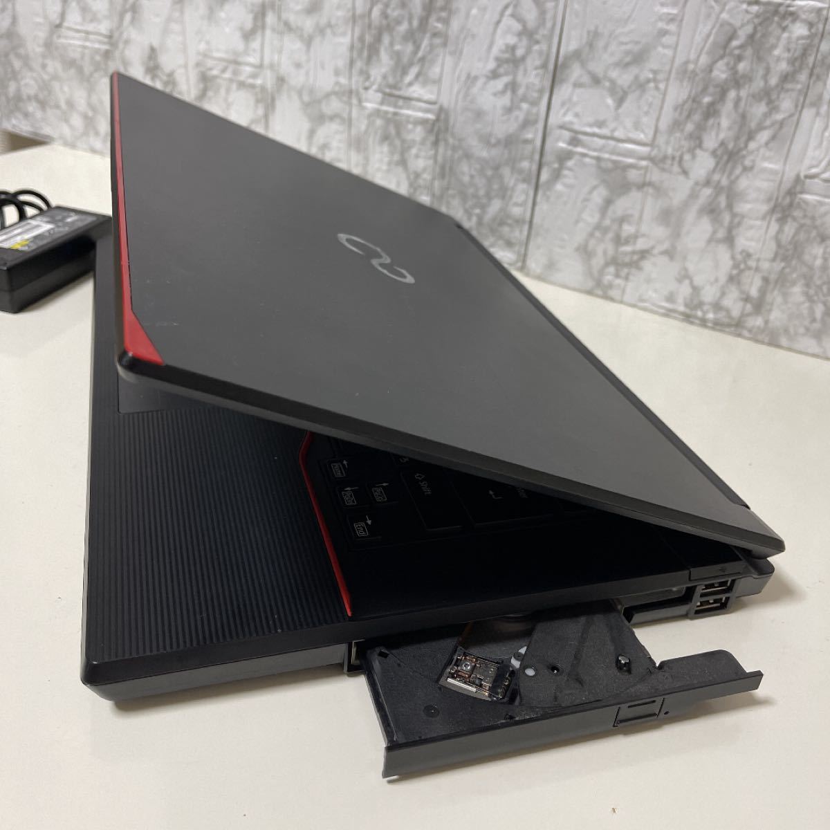人気ブランドを 超綺麗 富士通 AH40/S Windows11 Office付 ノート