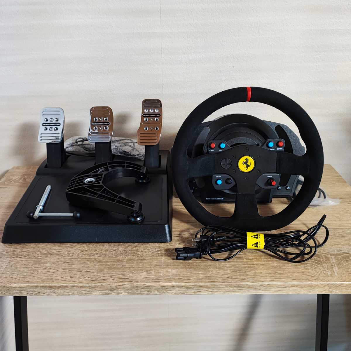 美品】THRUSTMASTER T300 Ferrari Integral Racing Wheel スラスト