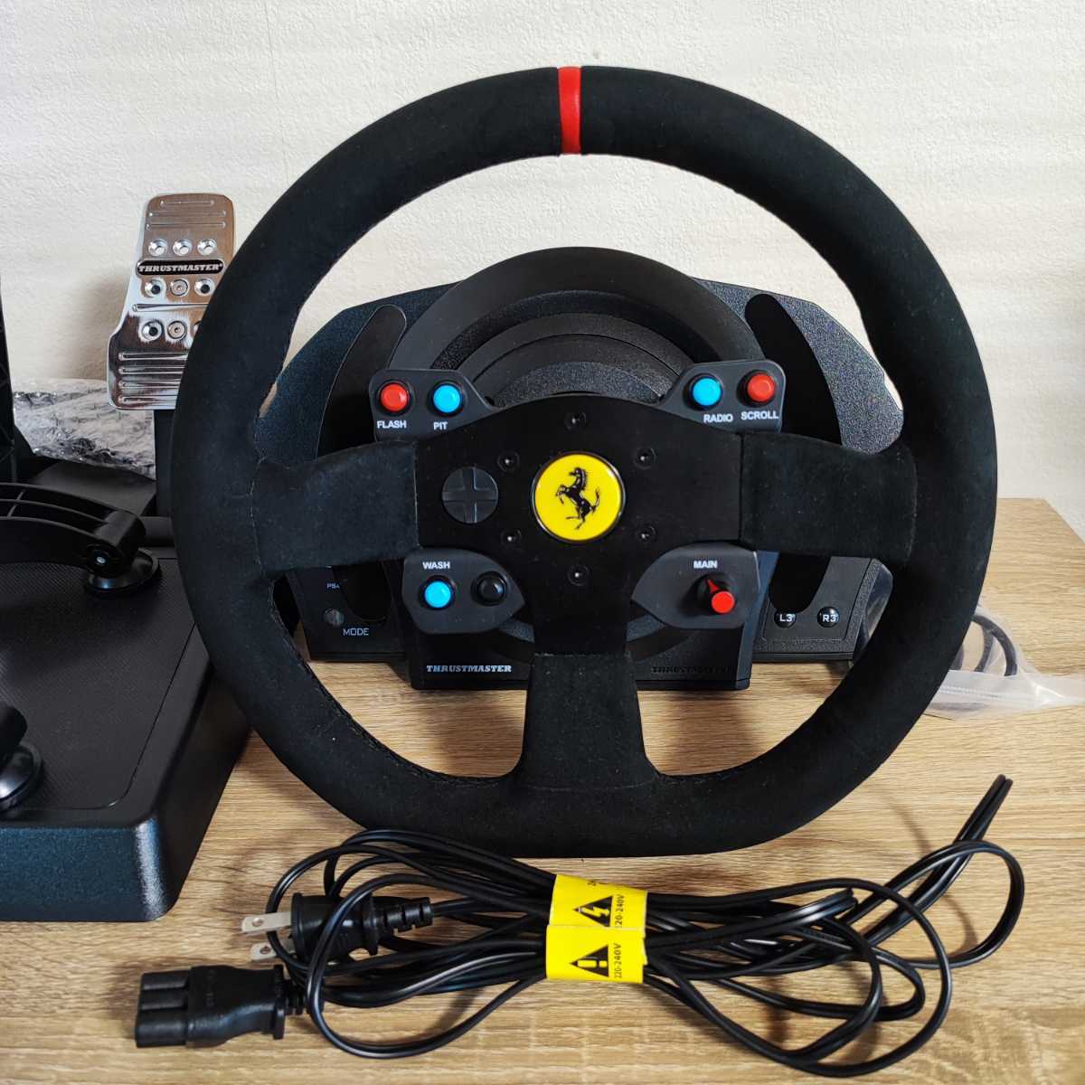 Thrustmaster T300 フェラーリ スラスト ハンドルコントローラ