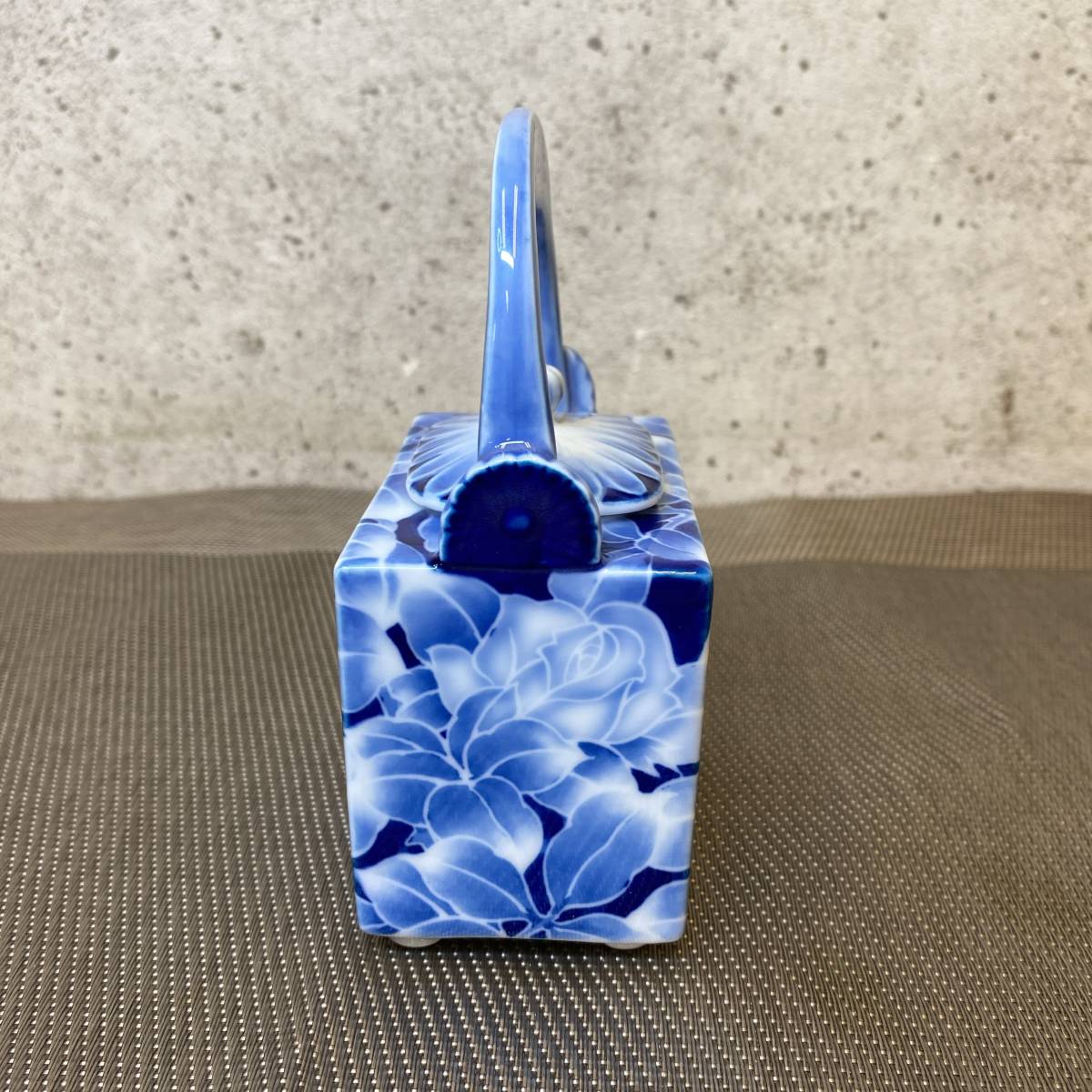 Yahoo!オークション - 未使用保管品 古代バラ 菊彫刻 醤油差 Yahoo!オークション - 未使用保管品 古代バラ 菊彫刻 醤油差
