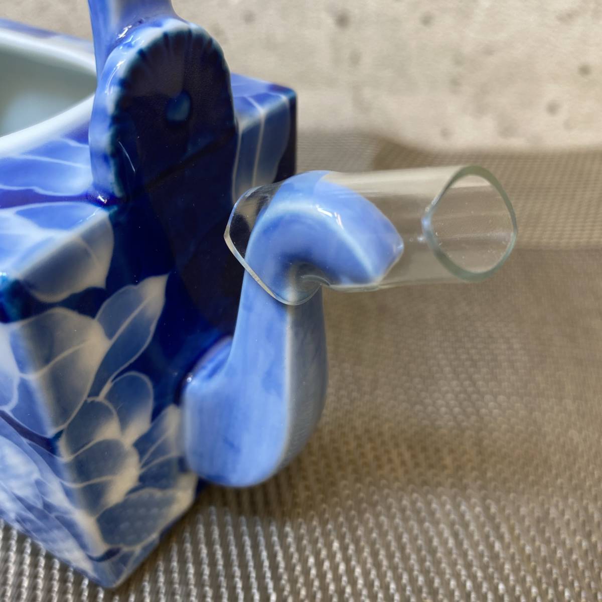 Yahoo!オークション - 未使用保管品 古代バラ 菊彫刻 醤油差 Yahoo!オークション - 未使用保管品 古代バラ 菊彫刻 醤油差