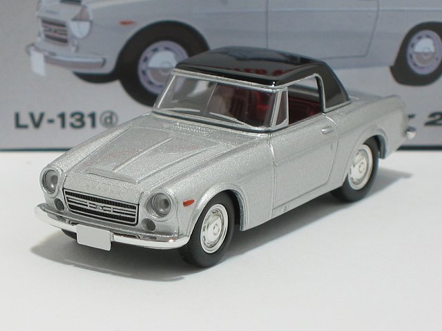 ダットサン フェアレディ 2000（銀）LV-131d【トミーテック社1/64ミニカー】【トミカの時】_画像1