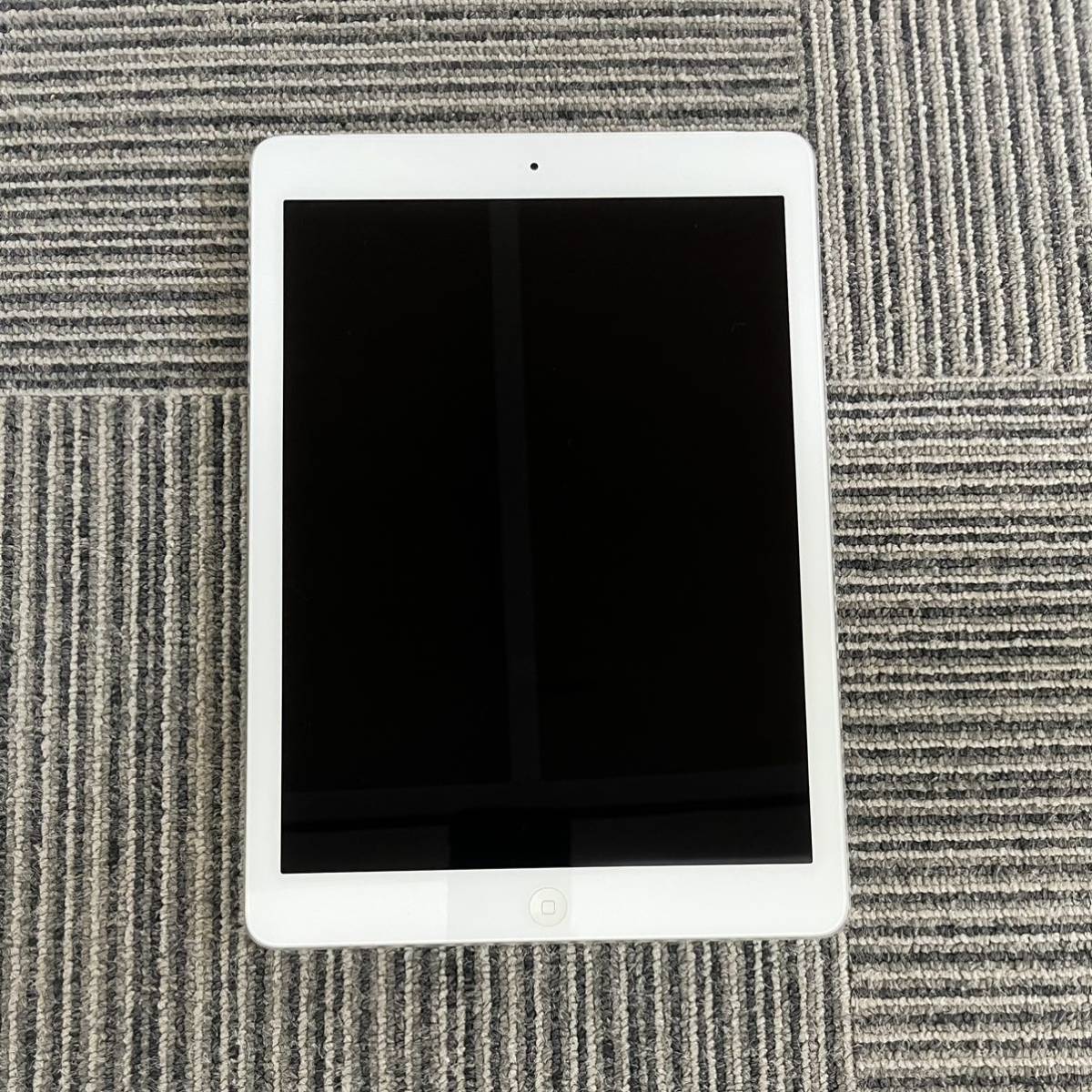 Apple iPad Air Wi-Fi + Cellular 16GB White白シルバー：MD794JA/A