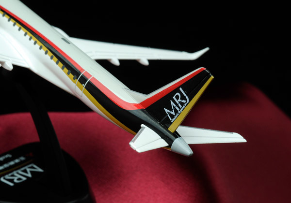 < new goods > Tommy Tec passenger plane collection Mitsubishi Lee jonaru jet MRJ90(2014 year 2 month sale. first generation ) 1/400 size 