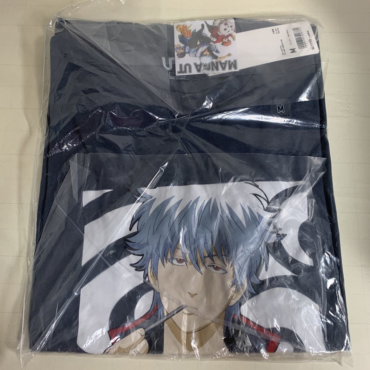 銀魂 Tシャツ Mサイズ 銀ちゃんユニクロ1枚のみ新品未開封品 他中古色褪せ汚れシワ有りの為オマケ_画像2