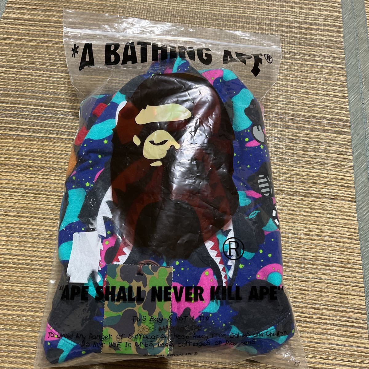 美品 A BATHING APE BAPE KAWS KID CUDI SHARK HOODIE スウェット