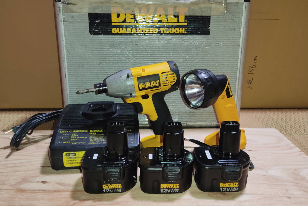 DEWALT デウォルト コードレス インパクトドライバー ライト バッテリー 充電器セット