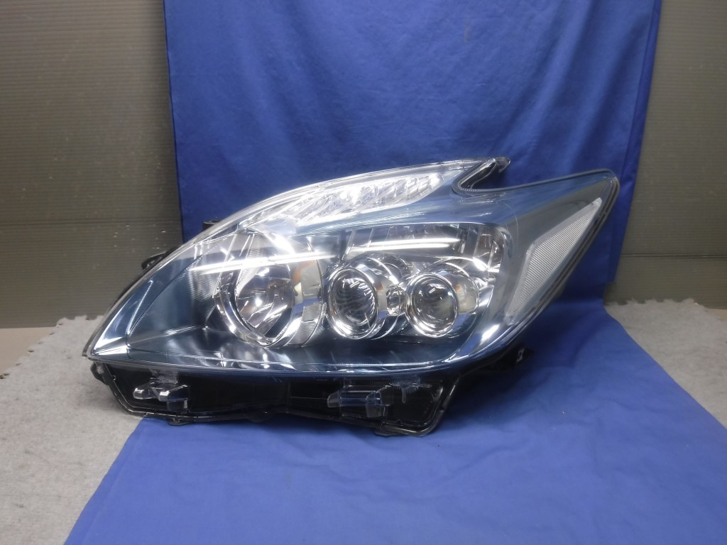 2021正規激安】 30 プリウス 左ヘッドライト LED 前期