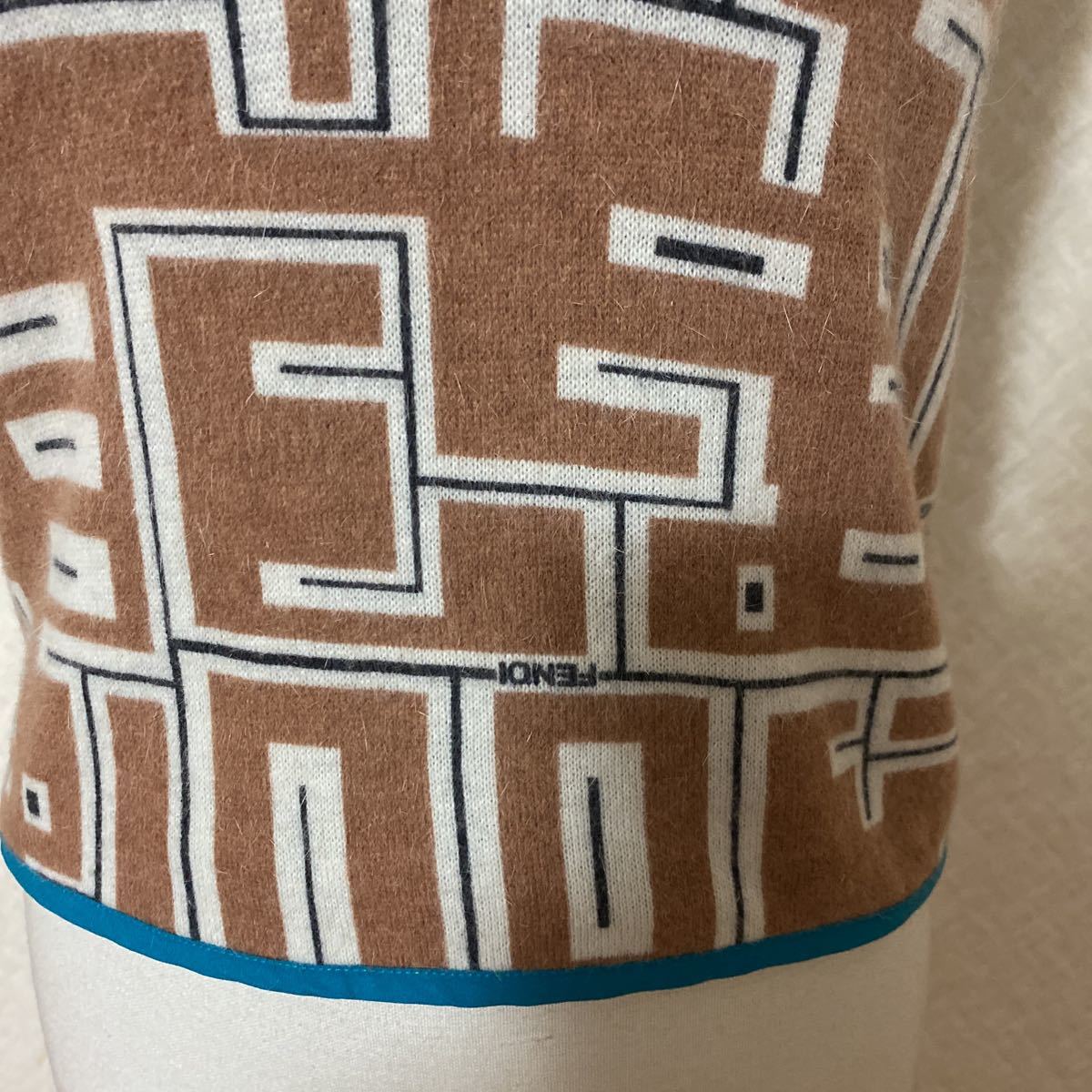 美品フェンディ ロゴ ニットベスト サイズ日本 S、7号 FENDI