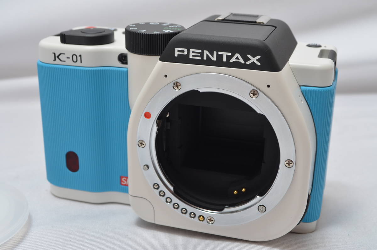 たった8ショットの特上品!】 PENTAX ミラーレス一眼 K-01 ホワイト