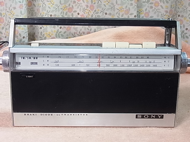 信頼 SONY【EFM-117(J)】 管理22060577 貴重なラジオです 昭和39年発売