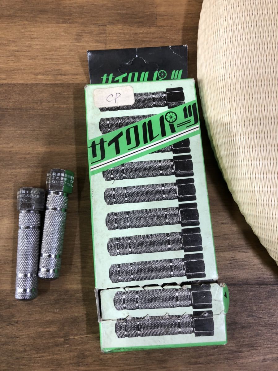 新品☆自転車 立ち乗り禁止 部品 銀色 ハブステップ 2本1組 旧車 昭和 変速機ガード デコチャリ 6角ハブ CP 人気商品 新品☆自転車 立ち乗り禁止 部品 銀色 ハブステップ 2本1組 旧車 昭和 変速機ガード デコチャリ 6角ハブ CP 人気商品