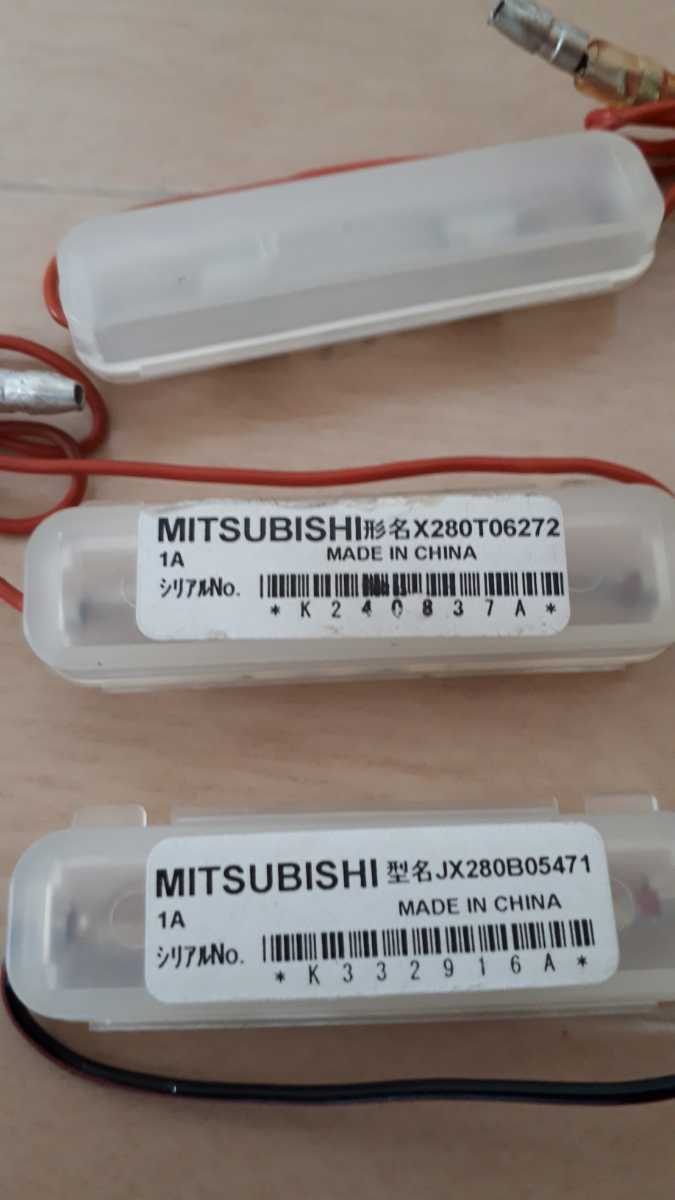 MITSUBISHI製 三菱製 ヒューズホルダー 片面にギボシ端子付き 3個セット！ 1A ガラス菅ヒューズ付き！ 旧車 絶版車 補修用 菅ヒューズ _画像2