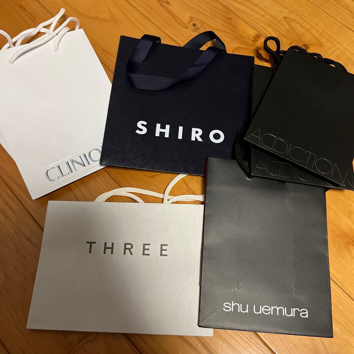 PayPayフリマ｜ショップ袋 紙袋 ショッパー CLINIQUE shiro addiction three shuuemura