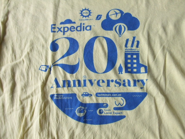 Air Asia Expedia（エア　アジア）　半袖Tシャツ　Mサイズ_画像1