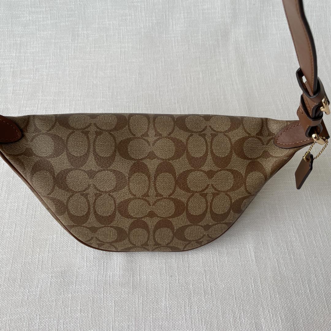極美品> COACH コーチ シグネクチャー ウエストバッグ 極美品> COACH コーチ シグネクチャー ウエストバッグ