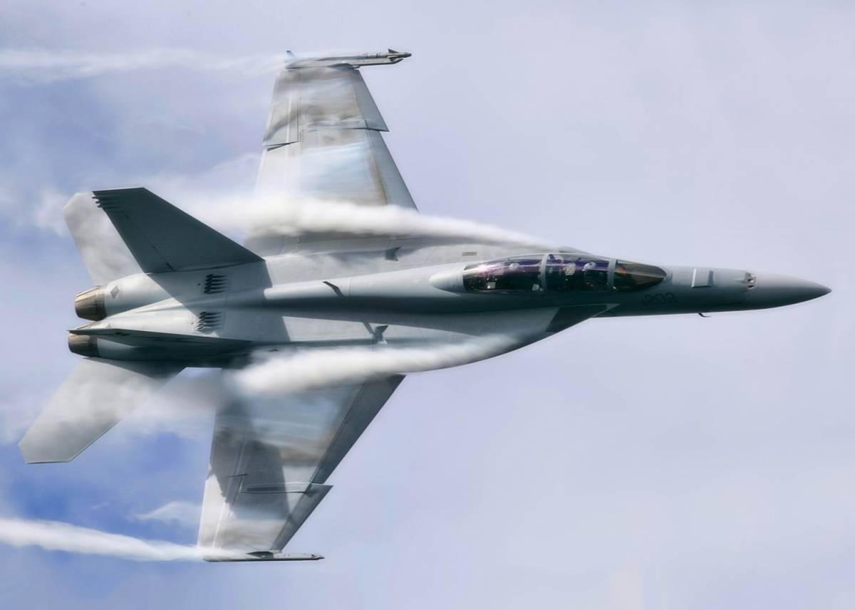 Paypayフリマ ポスター サイズ 光沢高画質印刷 F A 18 3 検 飛行機 軍用機 爆撃機 空軍 海軍 空母 空中戦 トップガン マーベリック ホーネット