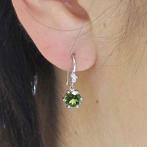 ペリドット ピアス 一粒 シンプル フックピアス K10 | paradaabogados.com