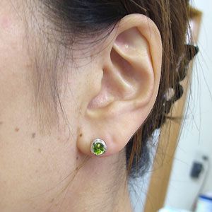 ペリドット ピアス K18 大粒 ペリドットピアス クロス