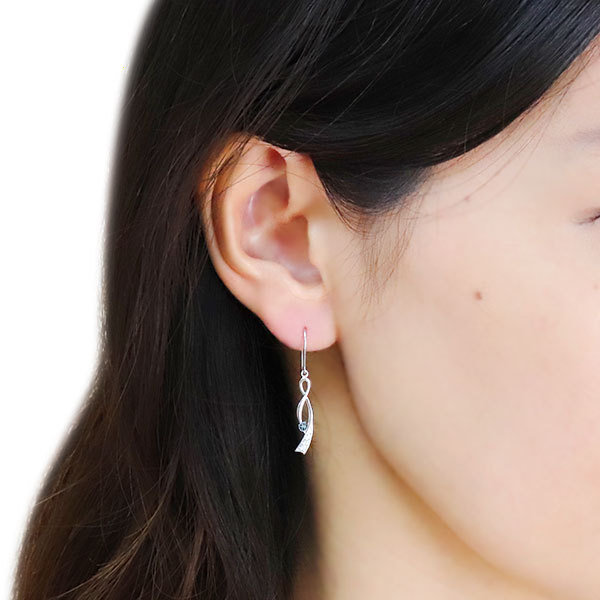 ピアス 18k 揺れる レディース インフィニティ 3月誕生石 アクアマリンサンタマリア りぼん k18 ピンク イエロー k18ピアス アクアマリン 18金 揺れるピアス イエローゴールド