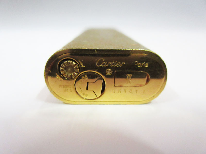 ☆A304 着火確認済 【ガスライター】 『Cartier』 カルティエ 重さ(約)78.4g ゴールドカラー ライター 喫煙具 煙草 タバコ 小物 高級_画像3
