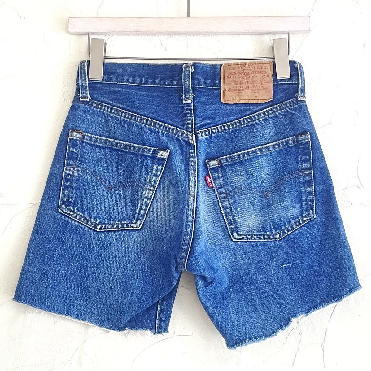 80 годы vintage Levi\'s Levi's 501 красный уголок cut off Denim Vintage W26