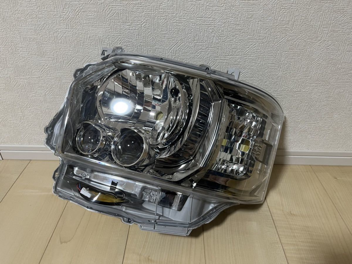 200 ハイエース HIACE 4型 5型 6型 トヨタ 純正 ダークプライム 左 LED