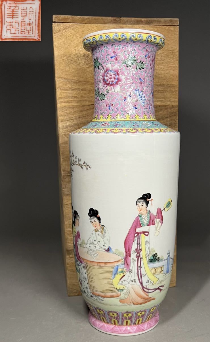 景徳鎮 大清乾隆年製在銘 金彩色絵『唐草文』大型飾壺 花瓶 高37cm