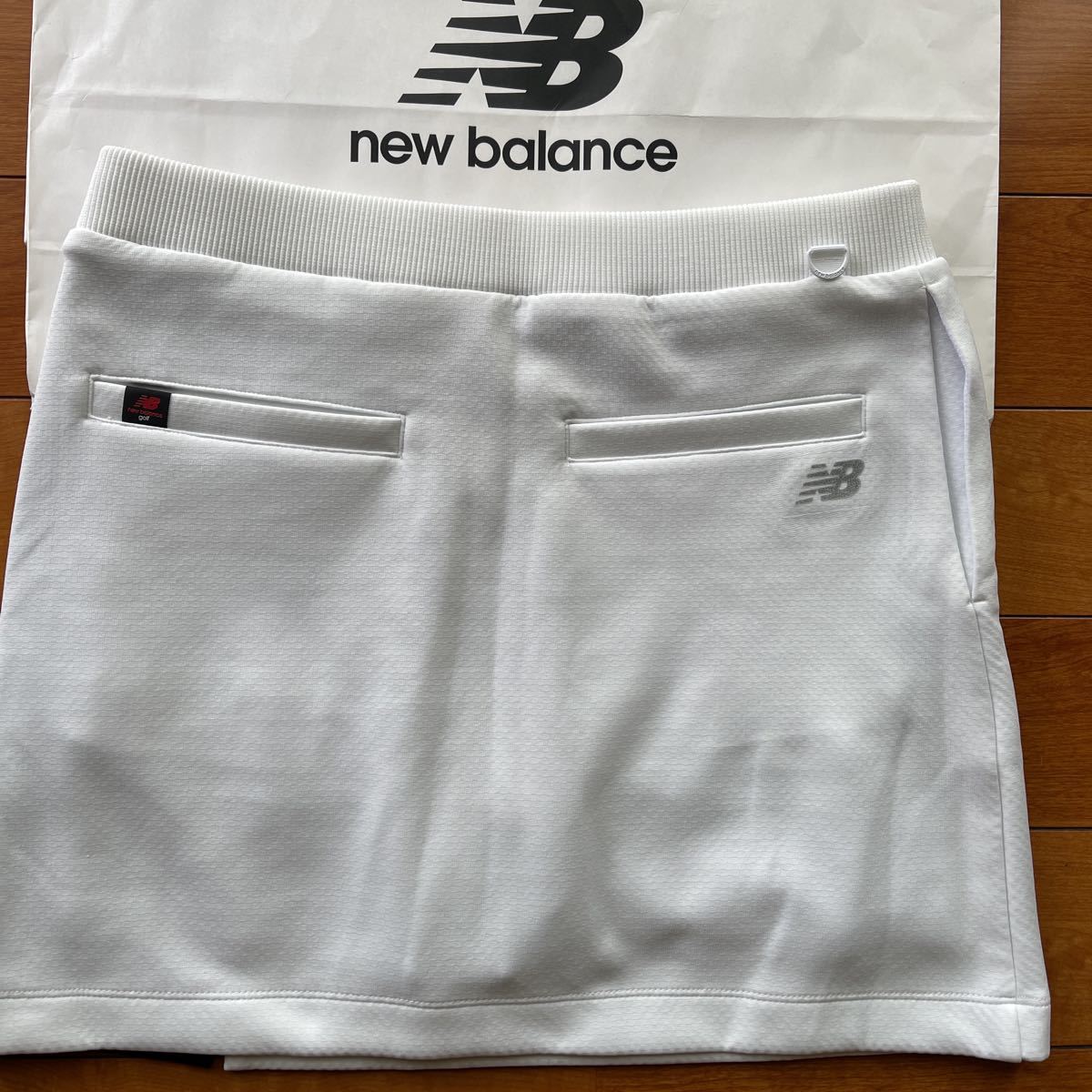 送料無料new balanceニューバランスゴルフBIGロゴスカート高密度KNITダンボール構造吸水速乾STRETCH通気ventilation White(半額商品2)新品