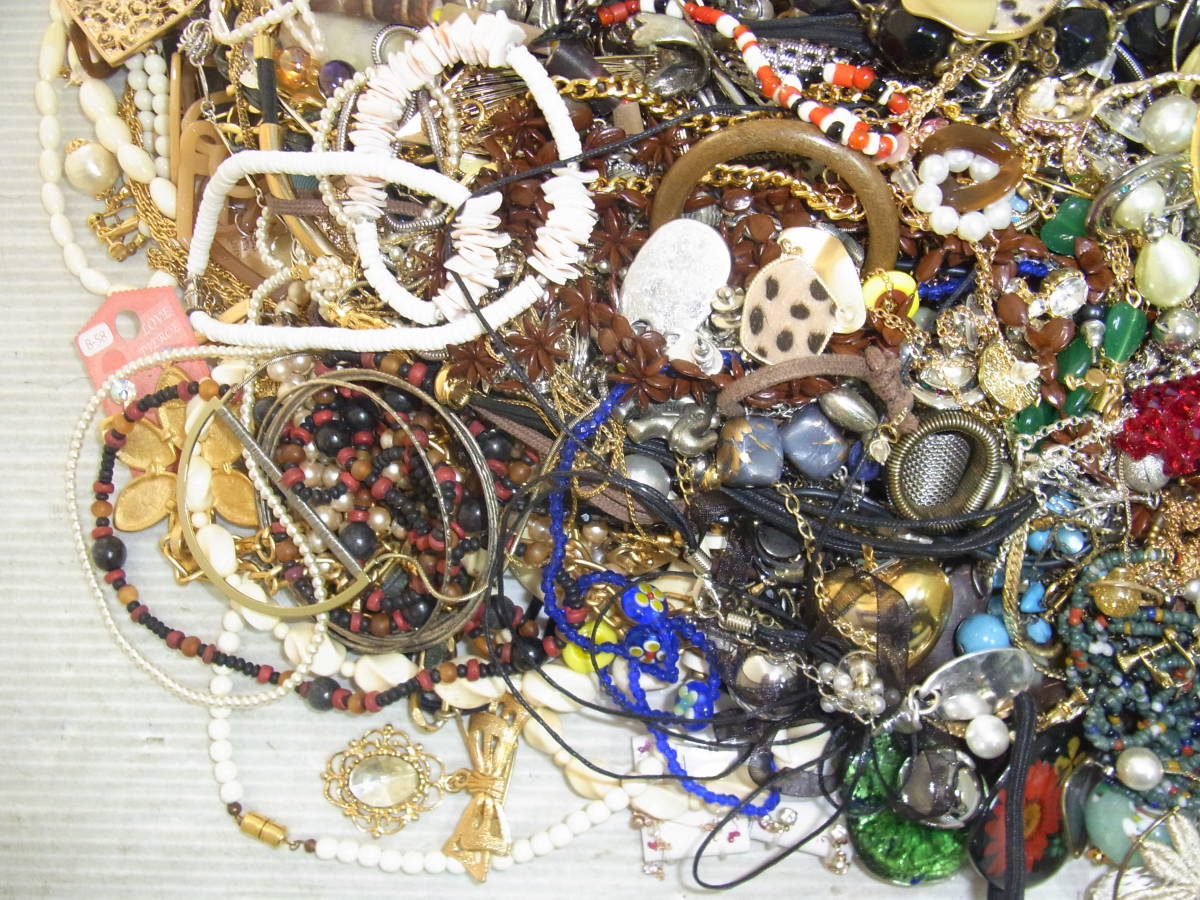 ②1円~ ジャンク アクセサリー 大量 約9キロ ネックレス/ピアス/イヤリング/ブレスレット/指輪/リング/カフス/タイピン/貴金属 まとめて