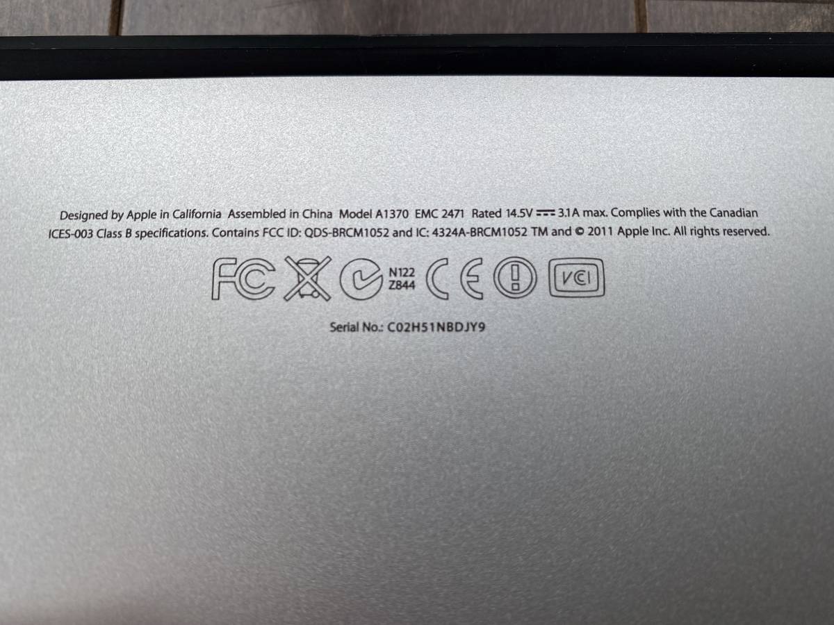 【ジャンク】Apple MacBook Air A1370　(Mid 2011)　純正充電器付き_画像3
