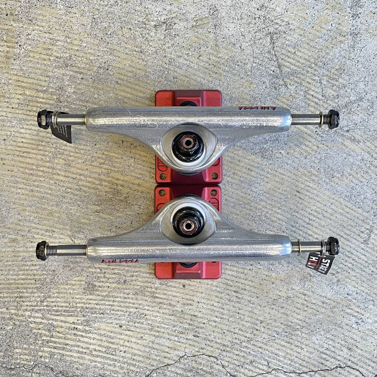  new goods free shipping INDEPENDENT TRUCK Independent skateboard skateboard truck ST11 HOLLOW DELFINO 144 red silver ho low 