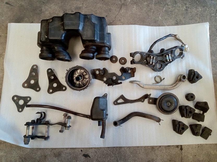 希少 当時物 CBX400F 部品 検索用(クリーナー エンジン ハンガー