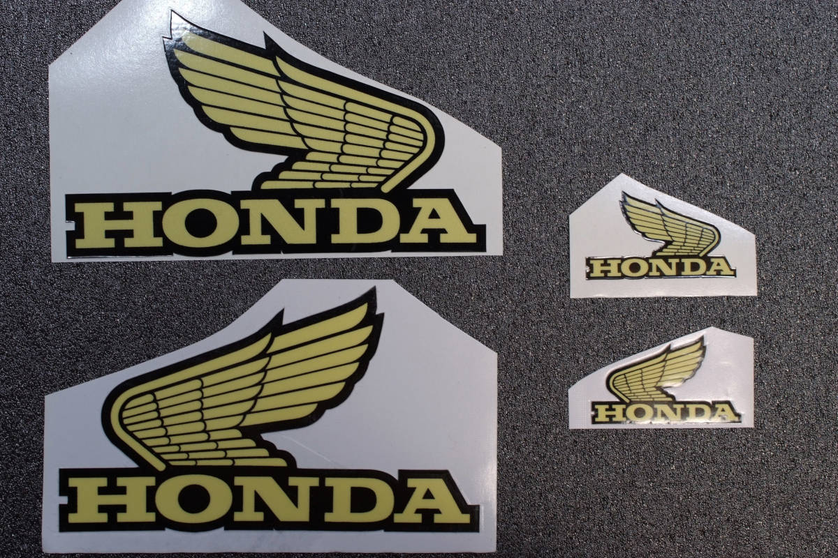 ◎ HONDA ユーロステッカー ウイング(大) 左右2枚セット 高耐久樹脂フィルム製 W90×H55 rcitys moto Gold Wing CBR モンキー_サイズ比較用参考写真、左大set、右小set