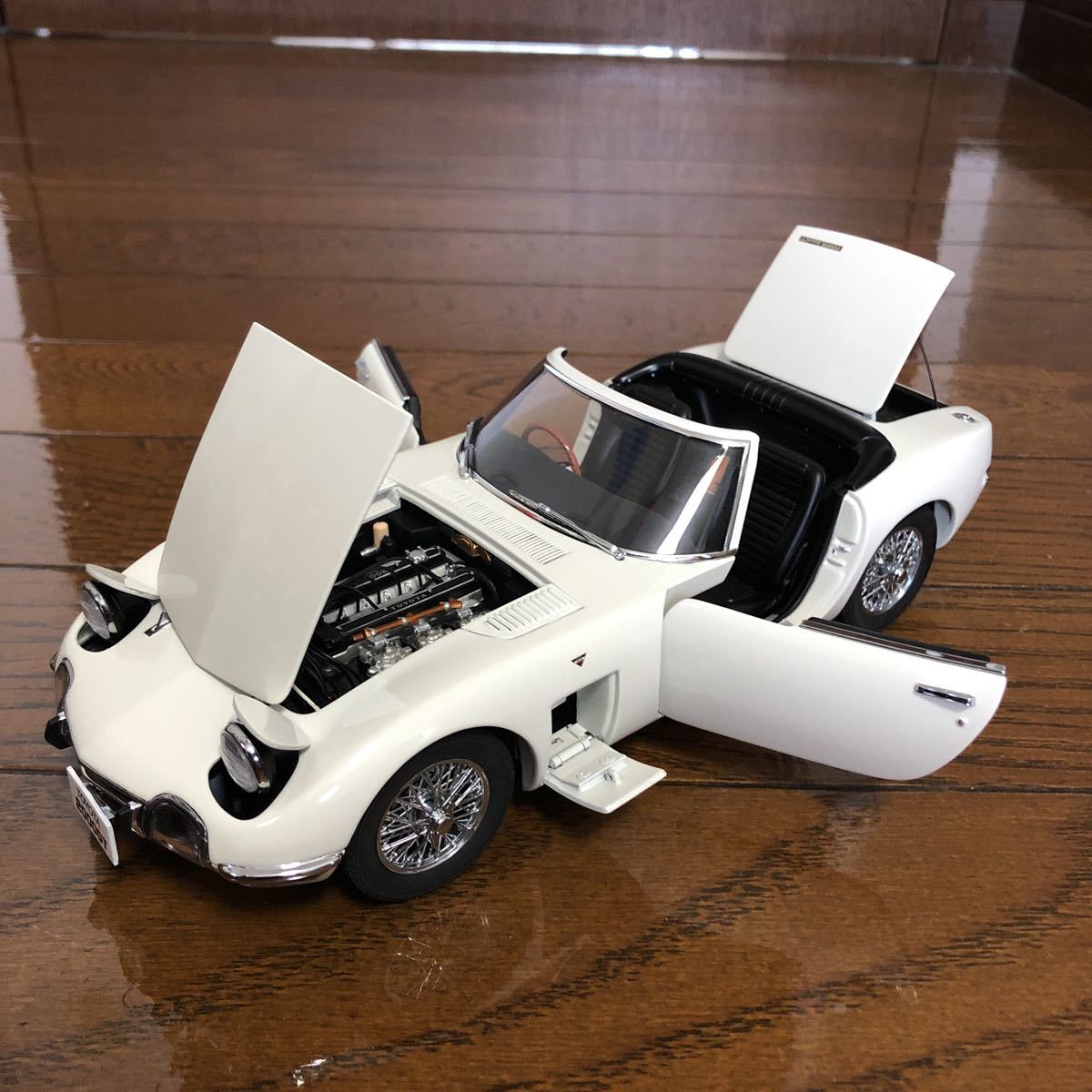 品質は非常に良い トヨタ2000GT オートアート カブリオレ サイズ1/18