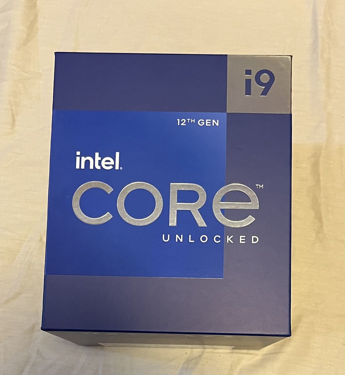 【箱のみ】Intel Corei9 プロセッサー 12900K 3.2GHz（ 最大 5.2GHz ） 第12世代 LGA 1700 _画像3